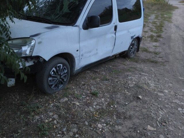 Белый Пежо Partner, объемом двигателя 1.6 л и пробегом 500 тыс. км за 700 $, фото 1 на Automoto.ua