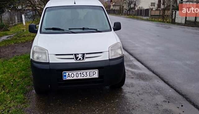 Белый Пежо Partner, объемом двигателя 1.56 л и пробегом 310 тыс. км за 2700 $, фото 1 на Automoto.ua