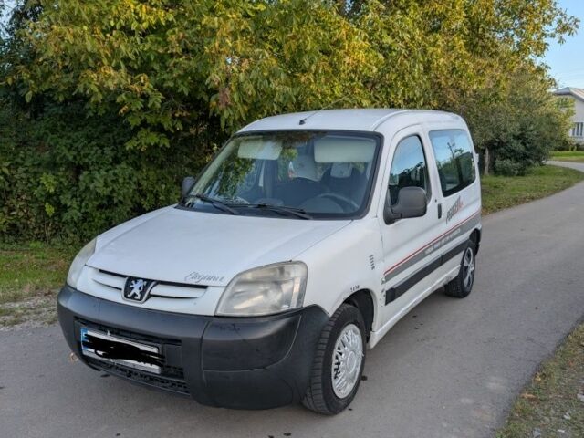 Белый Пежо Partner, объемом двигателя 1.6 л и пробегом 170 тыс. км за 3500 $, фото 1 на Automoto.ua