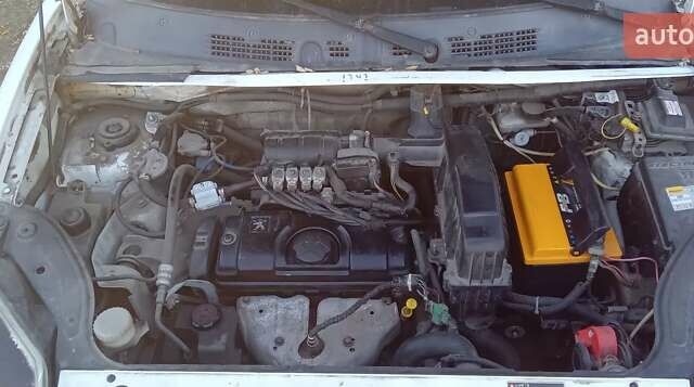 Белый Пежо Partner, объемом двигателя 1.4 л и пробегом 290 тыс. км за 2100 $, фото 1 на Automoto.ua