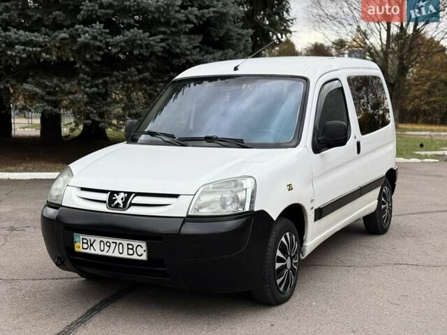 Белый Пежо Partner, объемом двигателя 1.56 л и пробегом 290 тыс. км за 3499 $, фото 1 на Automoto.ua