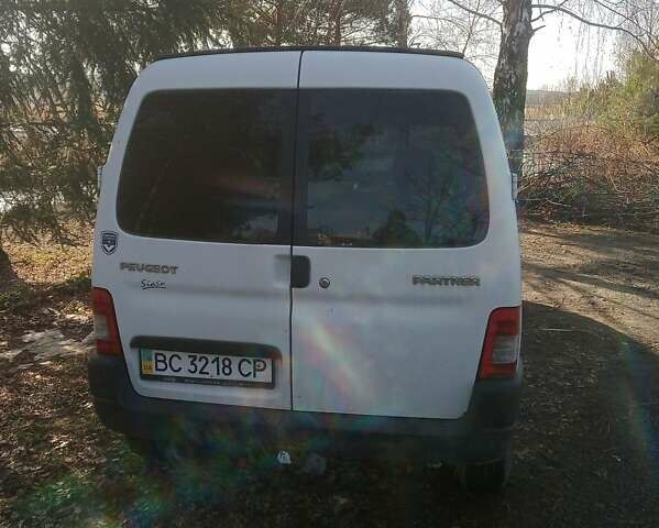 Белый Пежо Partner, объемом двигателя 1.56 л и пробегом 250 тыс. км за 4000 $, фото 1 на Automoto.ua