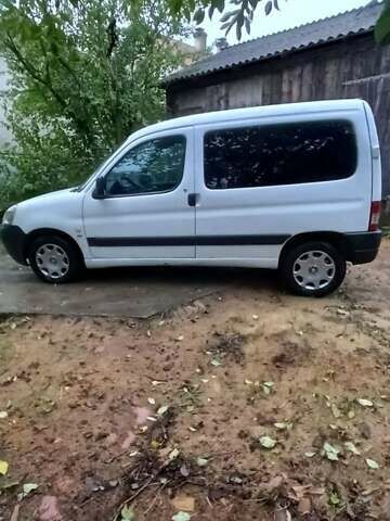 Белый Пежо Partner, объемом двигателя 1.56 л и пробегом 256 тыс. км за 3500 $, фото 1 на Automoto.ua