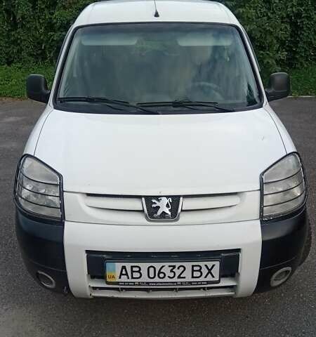 Белый Пежо Partner, объемом двигателя 1.4 л и пробегом 245 тыс. км за 4900 $, фото 1 на Automoto.ua