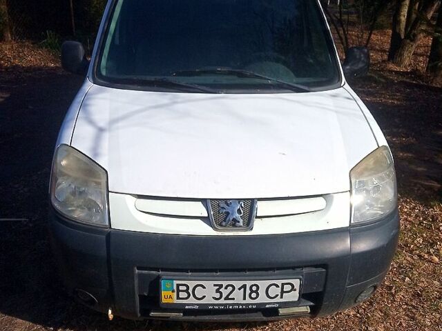 Белый Пежо Partner, объемом двигателя 1.6 л и пробегом 253 тыс. км за 4000 $, фото 1 на Automoto.ua