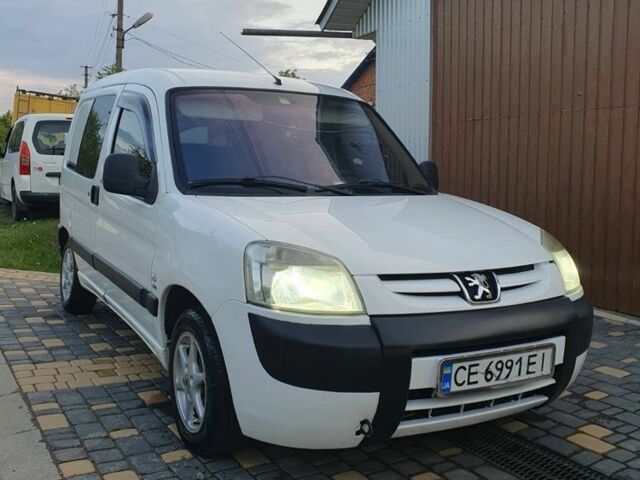Белый Пежо Partner, объемом двигателя 1.6 л и пробегом 380 тыс. км за 3150 $, фото 1 на Automoto.ua
