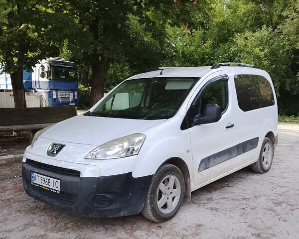 Белый Пежо Partner, объемом двигателя 1.56 л и пробегом 288 тыс. км за 5900 $, фото 1 на Automoto.ua