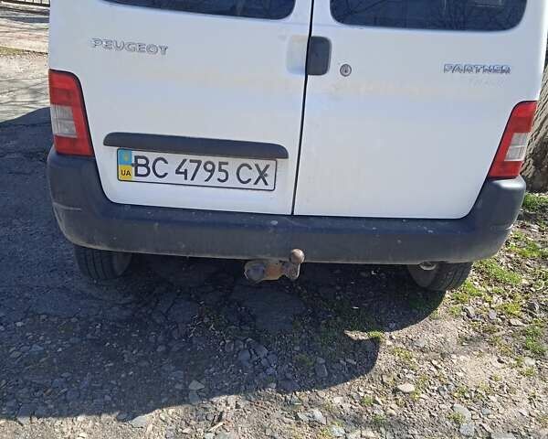 Белый Пежо Partner, объемом двигателя 1.6 л и пробегом 310 тыс. км за 3599 $, фото 1 на Automoto.ua