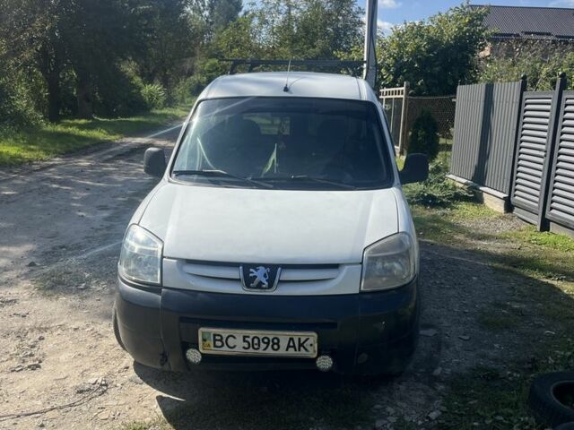 Білий Пежо Partner, об'ємом двигуна 1.6 л та пробігом 2 тис. км за 3800 $, фото 1 на Automoto.ua