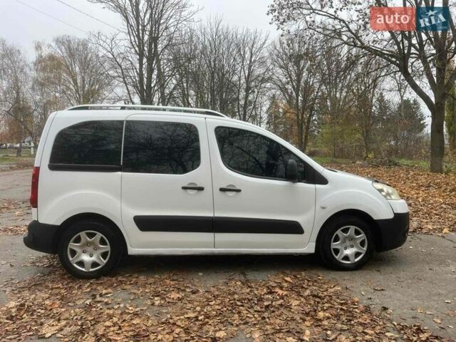 Белый Пежо Partner, объемом двигателя 1.6 л и пробегом 300 тыс. км за 4900 $, фото 1 на Automoto.ua