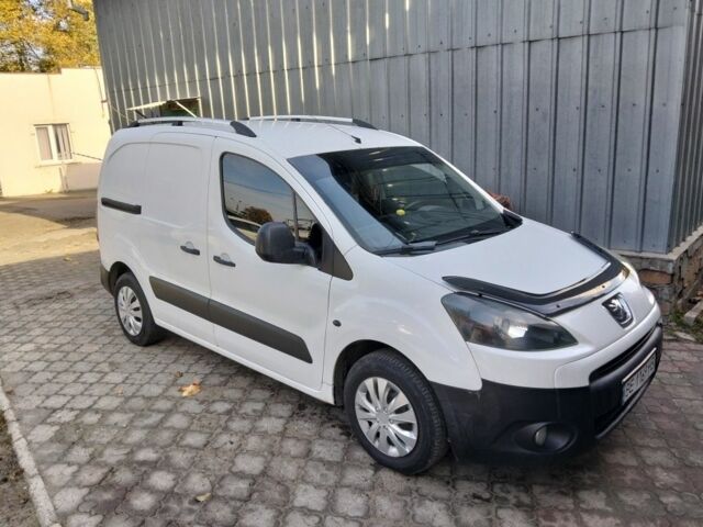 Белый Пежо Partner, объемом двигателя 1.6 л и пробегом 388 тыс. км за 4800 $, фото 1 на Automoto.ua