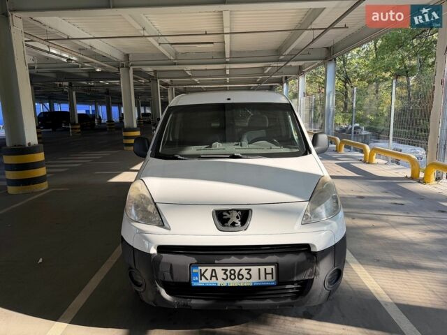 Белый Пежо Partner, объемом двигателя 1.6 л и пробегом 342 тыс. км за 3500 $, фото 1 на Automoto.ua