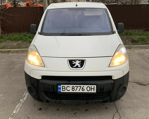 Білий Пежо Partner, об'ємом двигуна 1.6 л та пробігом 403 тис. км за 6000 $, фото 1 на Automoto.ua