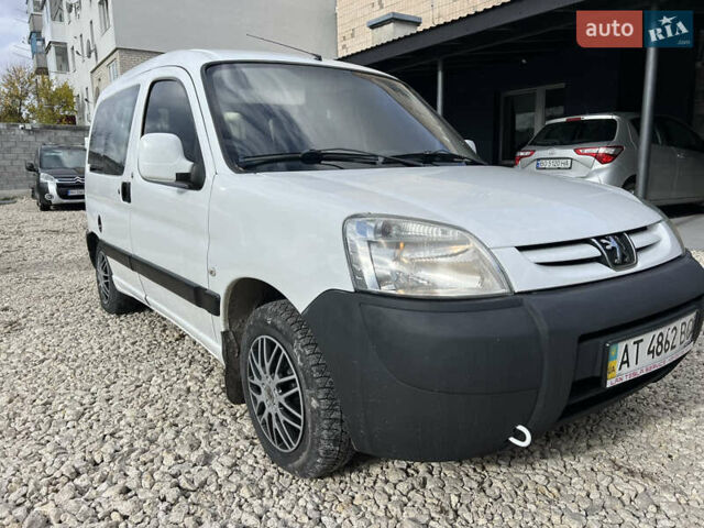 Белый Пежо Partner, объемом двигателя 1.56 л и пробегом 300 тыс. км за 4250 $, фото 1 на Automoto.ua