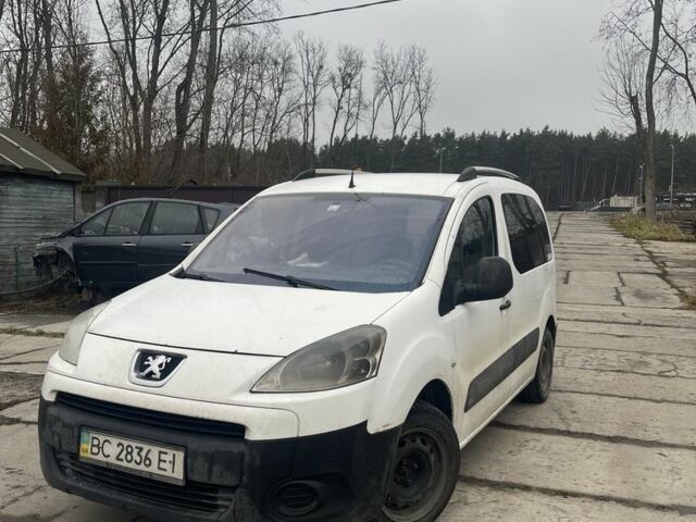 Белый Пежо Partner, объемом двигателя 1.6 л и пробегом 470 тыс. км за 4150 $, фото 1 на Automoto.ua