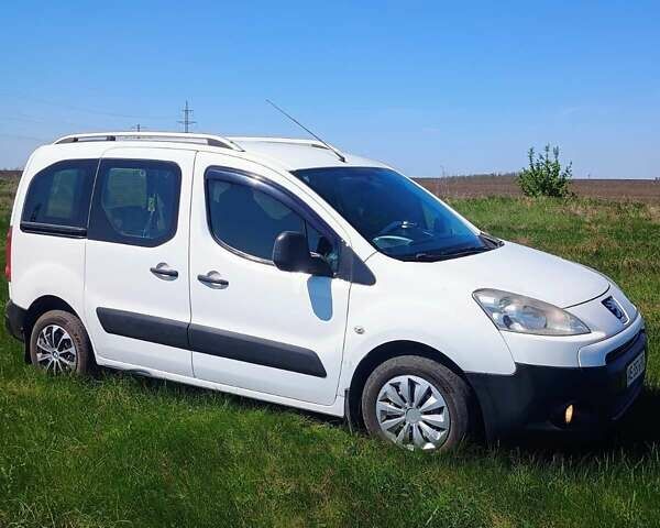 Белый Пежо Partner, объемом двигателя 1.56 л и пробегом 288 тыс. км за 5200 $, фото 1 на Automoto.ua