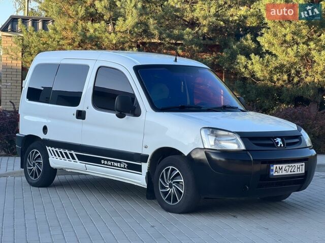 Белый Пежо Partner, объемом двигателя 1.56 л и пробегом 304 тыс. км за 4000 $, фото 1 на Automoto.ua
