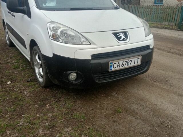 Білий Пежо Partner, об'ємом двигуна 0 л та пробігом 290 тис. км за 4200 $, фото 1 на Automoto.ua