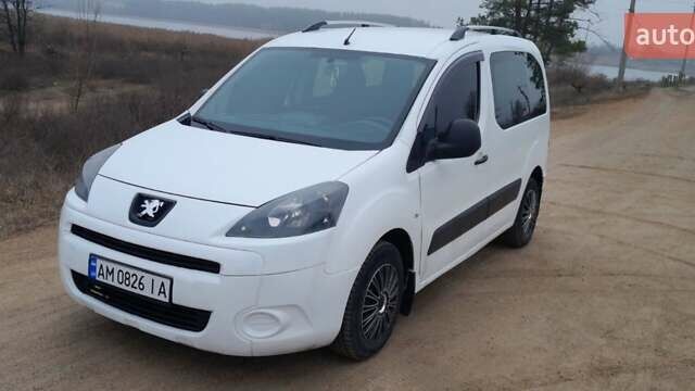 Белый Пежо Partner, объемом двигателя 1.56 л и пробегом 280 тыс. км за 5700 $, фото 1 на Automoto.ua
