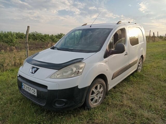 Белый Пежо Partner, объемом двигателя 1.6 л и пробегом 300 тыс. км за 5000 $, фото 1 на Automoto.ua