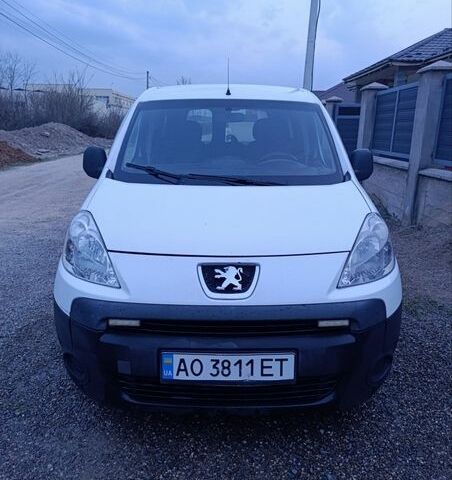 Белый Пежо Partner, объемом двигателя 1.6 л и пробегом 220 тыс. км за 5200 $, фото 1 на Automoto.ua