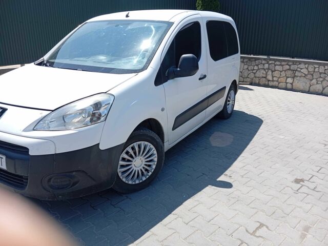 Белый Пежо Partner, объемом двигателя 1.6 л и пробегом 232 тыс. км за 4900 $, фото 1 на Automoto.ua