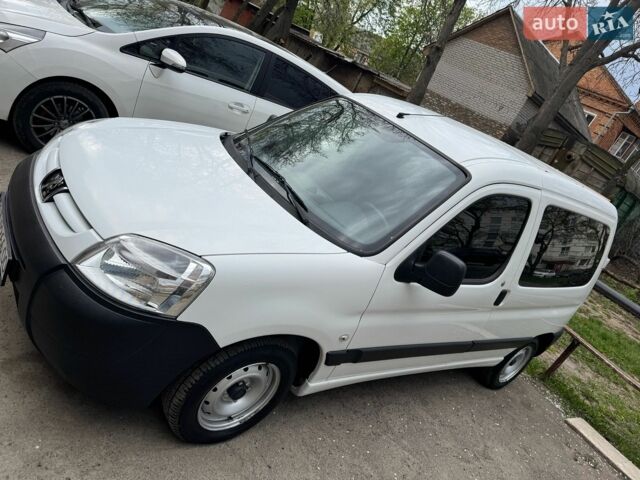 Білий Пежо Partner, об'ємом двигуна 1.4 л та пробігом 167 тис. км за 5600 $, фото 1 на Automoto.ua