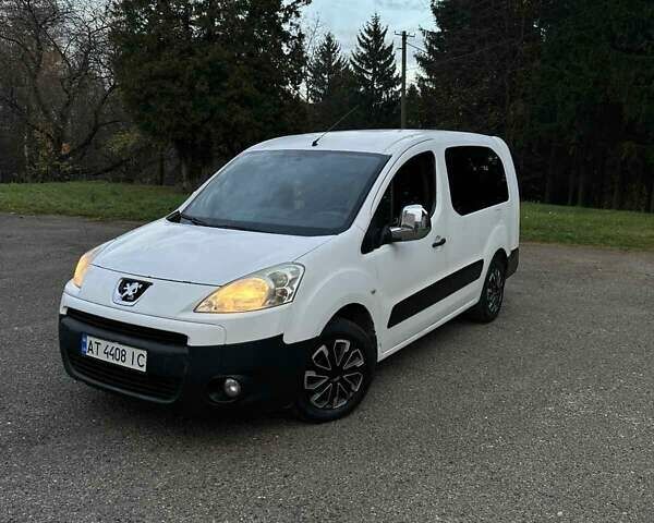 Белый Пежо Partner, объемом двигателя 1.56 л и пробегом 300 тыс. км за 5450 $, фото 1 на Automoto.ua