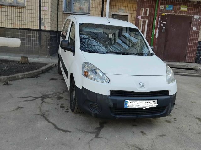 Белый Пежо Partner, объемом двигателя 1.6 л и пробегом 180 тыс. км за 4184 $, фото 1 на Automoto.ua