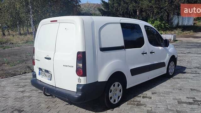 Белый Пежо Partner, объемом двигателя 1.6 л и пробегом 350 тыс. км за 5800 $, фото 1 на Automoto.ua