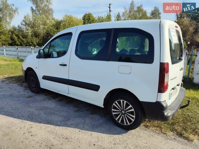 Белый Пежо Partner, объемом двигателя 1.56 л и пробегом 402 тыс. км за 5200 $, фото 1 на Automoto.ua