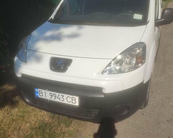 Белый Пежо Partner, объемом двигателя 1.6 л и пробегом 277 тыс. км за 5900 $, фото 1 на Automoto.ua