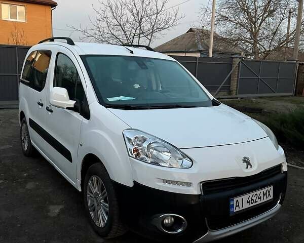 Белый Пежо Partner, объемом двигателя 1.56 л и пробегом 327 тыс. км за 7400 $, фото 1 на Automoto.ua