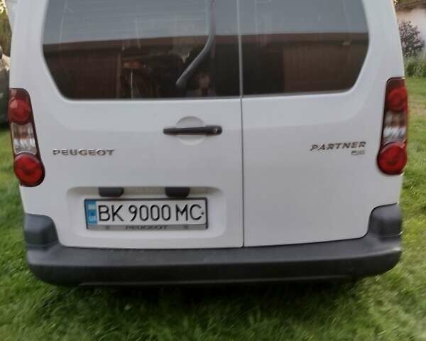 Белый Пежо Partner, объемом двигателя 1.6 л и пробегом 162 тыс. км за 7700 $, фото 1 на Automoto.ua