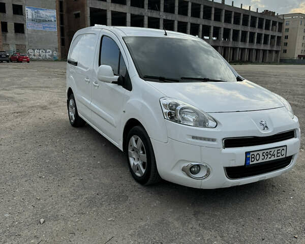 Белый Пежо Partner, объемом двигателя 1.56 л и пробегом 282 тыс. км за 6700 $, фото 1 на Automoto.ua