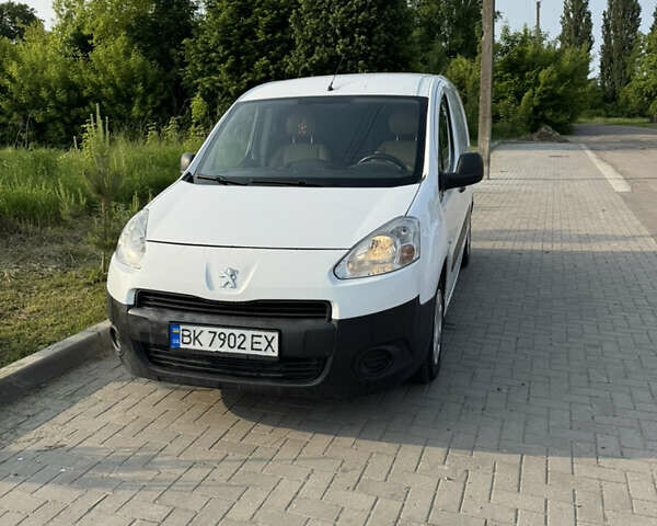 Білий Пежо Partner, об'ємом двигуна 1.6 л та пробігом 318 тис. км за 5500 $, фото 1 на Automoto.ua