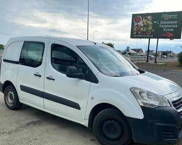 Белый Пежо Partner, объемом двигателя 1.56 л и пробегом 289 тыс. км за 5800 $, фото 1 на Automoto.ua