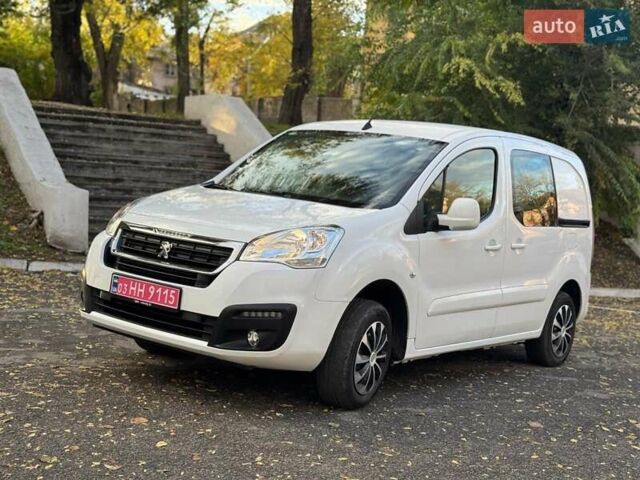 Белый Пежо Partner, объемом двигателя 0 л и пробегом 126 тыс. км за 8790 $, фото 1 на Automoto.ua