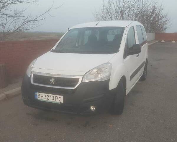 Белый Пежо Partner, объемом двигателя 1.56 л и пробегом 220 тыс. км за 8200 $, фото 1 на Automoto.ua