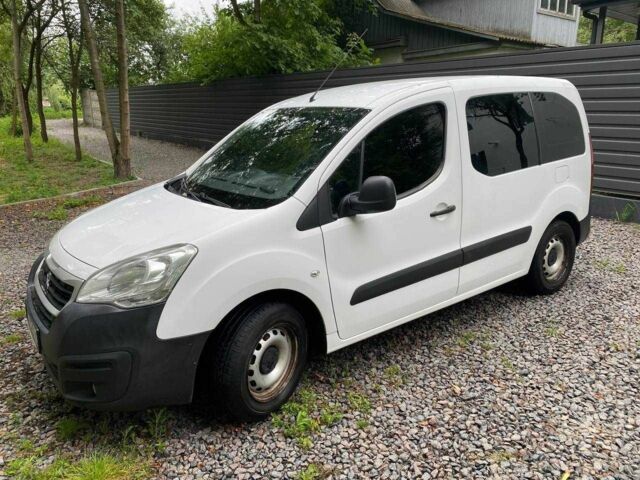 Белый Пежо Partner, объемом двигателя 1.6 л и пробегом 199 тыс. км за 8500 $, фото 1 на Automoto.ua