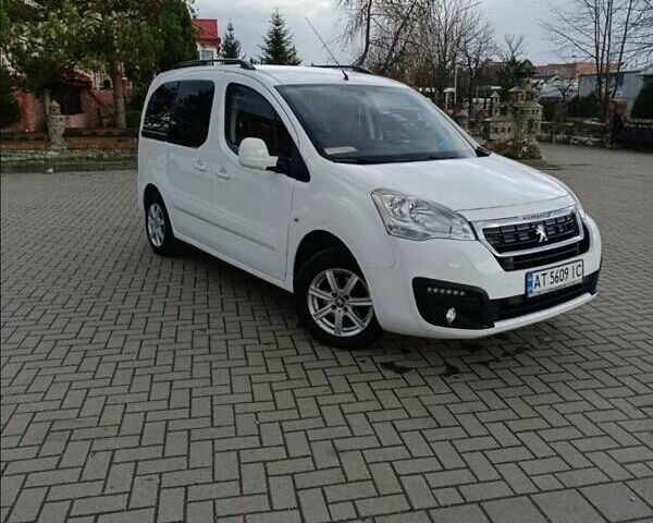 Белый Пежо Partner, объемом двигателя 1.6 л и пробегом 210 тыс. км за 8800 $, фото 1 на Automoto.ua