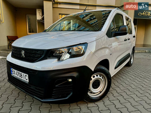 Белый Пежо Partner, объемом двигателя 1.5 л и пробегом 181 тыс. км за 13800 $, фото 1 на Automoto.ua