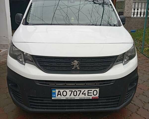 Білий Пежо Partner, об'ємом двигуна 1.5 л та пробігом 230 тис. км за 15900 $, фото 1 на Automoto.ua