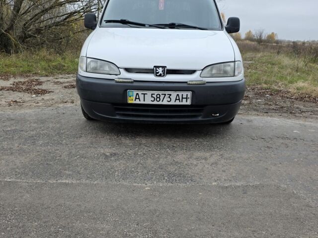 Белый Пежо Partner, объемом двигателя 1.9 л и пробегом 430 тыс. км за 1700 $, фото 1 на Automoto.ua
