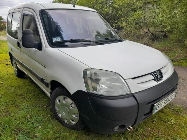 Белый Пежо Partner, объемом двигателя 0 л и пробегом 399 тыс. км за 3199 $, фото 1 на Automoto.ua