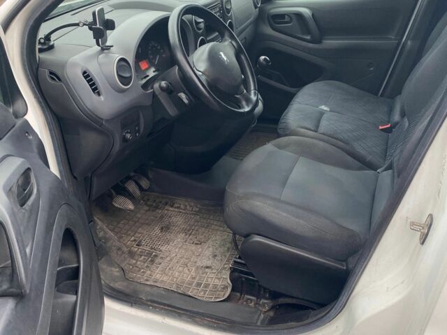 Білий Пежо Partner, об'ємом двигуна 1.6 л та пробігом 320 тис. км за 5393 $, фото 1 на Automoto.ua