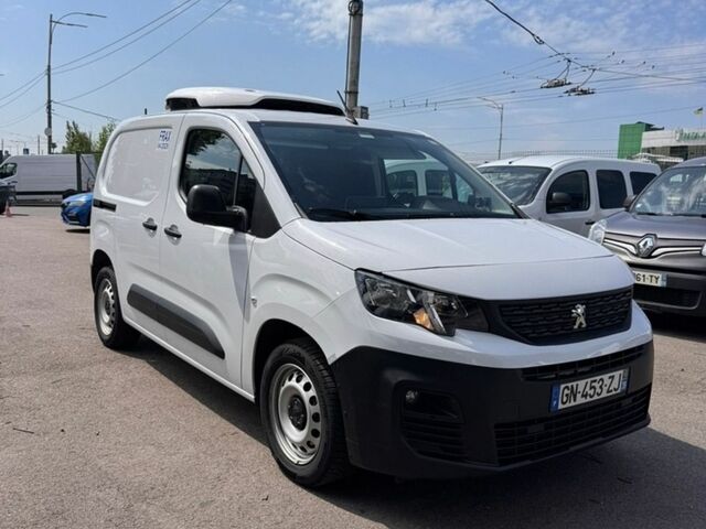 Белый Пежо Partner, объемом двигателя 1.5 л и пробегом 272 тыс. км за 17500 $, фото 1 на Automoto.ua