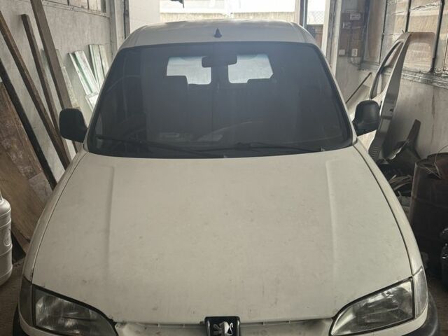 Білий Пежо Partner, об'ємом двигуна 1.9 л та пробігом 350 тис. км за 1600 $, фото 1 на Automoto.ua