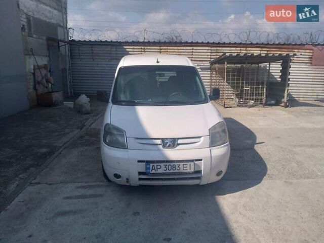 Белый Пежо Partner, объемом двигателя 1.4 л и пробегом 384 тыс. км за 4100 $, фото 1 на Automoto.ua