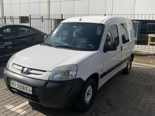 Білий Пежо Partner, об'ємом двигуна 1.4 л та пробігом 316 тис. км за 3500 $, фото 1 на Automoto.ua